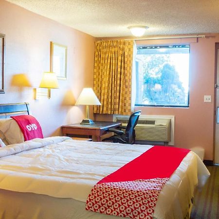 Oyo Hotel Edison Nj Route 1 Екстер'єр фото